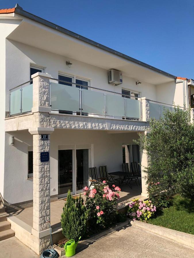 Apartments With A Parking Space Kastel Kambelovac, Kastela - 15480 Экстерьер фото